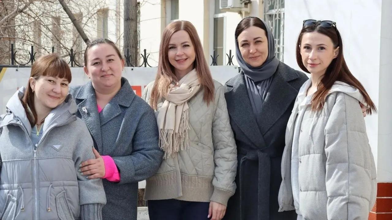 Healthy Lifestyle Academy: Spring Starts to Strengthen Friendship