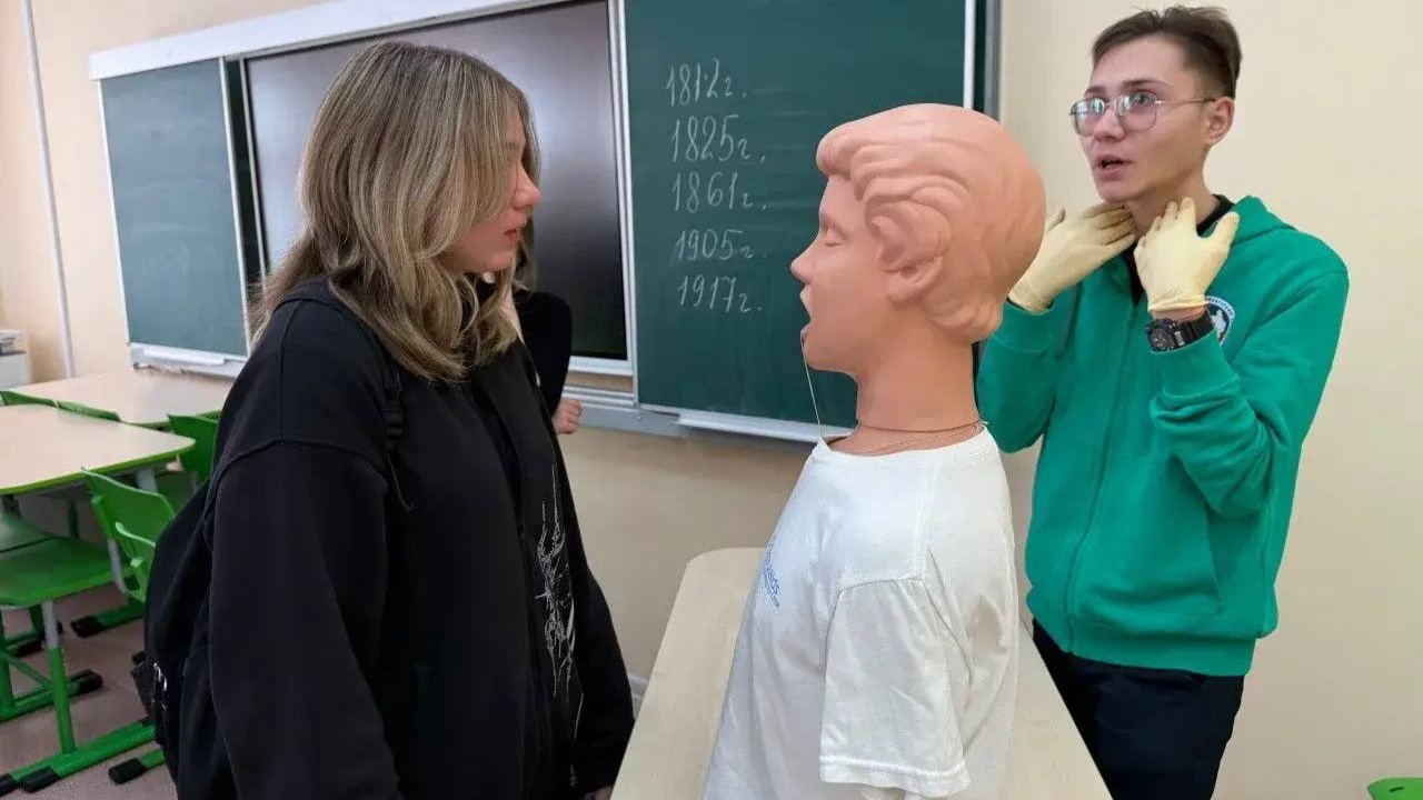 Chita Medical Students Train Schoolchildren in Nerchinsk